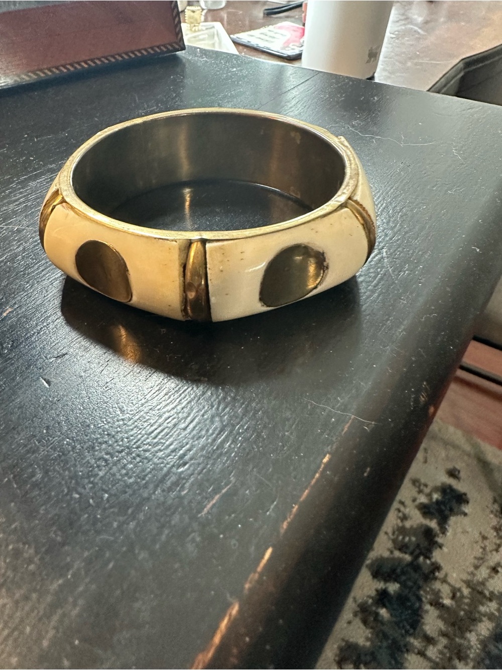 Premier Designs Cream and Gold Chunky Bangle Bracelet - Picture 3 of 3